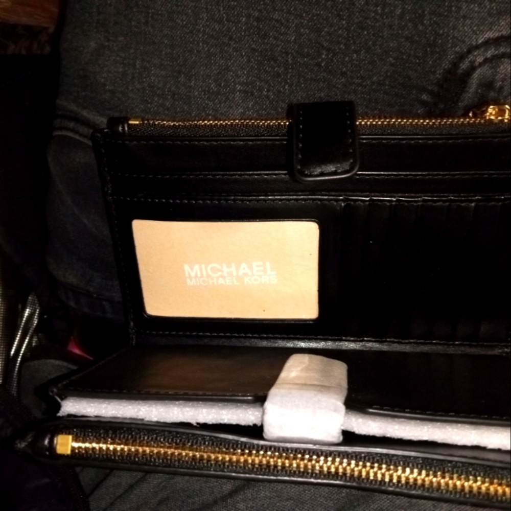Michael kors wallet